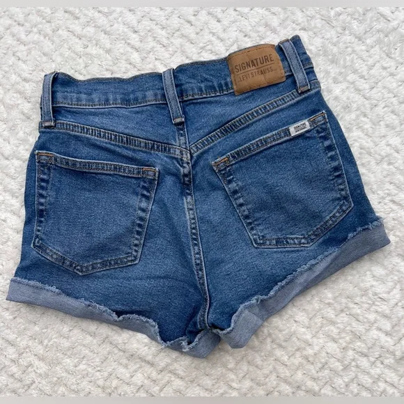 Levi’s High Rise Festival Light Blue Wash Denim Cutoff Frayed Cuffed Hem Shorts - Picture 3 of 11